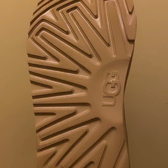 Ugg for girl, size 3. Good condition. Perfect for winter - Picture 3 of 4